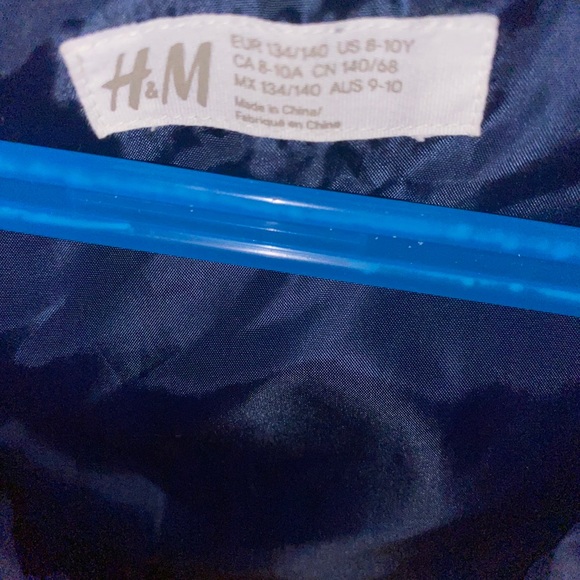 H&M Puffer Vest with a detachable hood - Picture 3 of 6